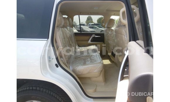 Tenga Imported Toyota Land Cruiser Chena Mota in Import - Dubai in Zambia Tenga Imported Toyota Land Cruiser Chena Mota in Import - Dubai in Zambia