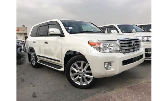 Acheter Import Voiture Toyota Land Cruiser Blanc à Import - Dubai, Zambie Acheter Import Voiture Toyota Land Cruiser Blanc à Import - Dubai, Zambie