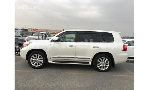Acheter Import Voiture Toyota Land Cruiser Blanc à Import - Dubai, Zambie Acheter Import Voiture Toyota Land Cruiser Blanc à Import - Dubai, Zambie
