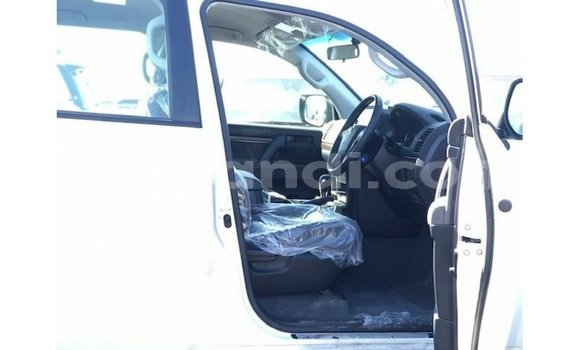 Acheter Import Voiture Toyota Land Cruiser Blanc à Import - Dubai, Zambie Acheter Import Voiture Toyota Land Cruiser Blanc à Import - Dubai, Zambie