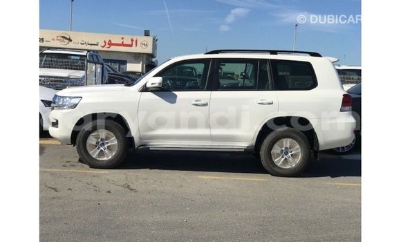 Acheter Import Voiture Toyota Land Cruiser Blanc à Import - Dubai, Zambie Acheter Import Voiture Toyota Land Cruiser Blanc à Import - Dubai, Zambie