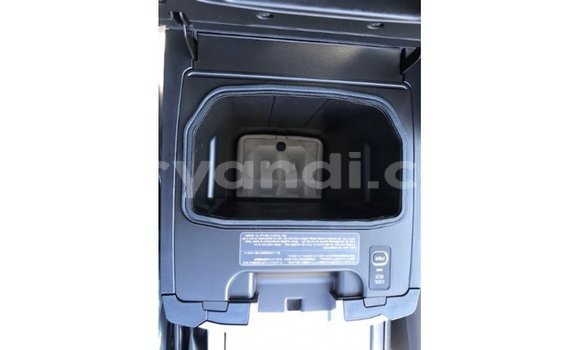 Acheter Import Voiture Toyota Land Cruiser Blanc à Import - Dubai, Zambie Acheter Import Voiture Toyota Land Cruiser Blanc à Import - Dubai, Zambie