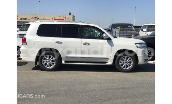 Acheter Import Voiture Toyota Land Cruiser Blanc à Import - Dubai, Zambie Acheter Import Voiture Toyota Land Cruiser Blanc à Import - Dubai, Zambie