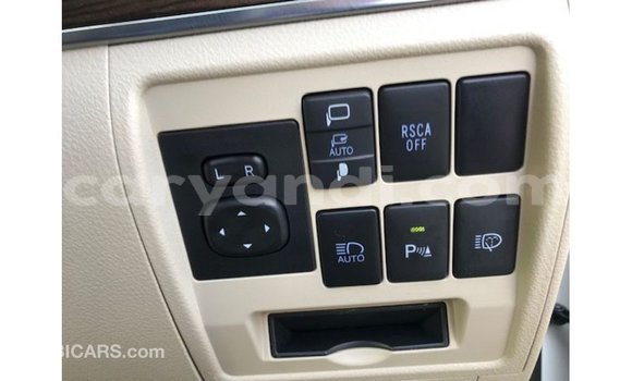Acheter Import Voiture Toyota Land Cruiser Blanc à Import - Dubai, Zambie Acheter Import Voiture Toyota Land Cruiser Blanc à Import - Dubai, Zambie