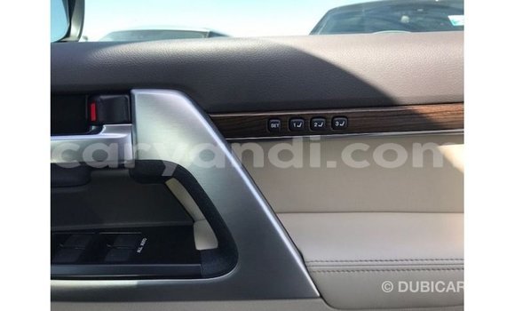 Acheter Import Voiture Toyota Land Cruiser Blanc à Import - Dubai, Zambie Acheter Import Voiture Toyota Land Cruiser Blanc à Import - Dubai, Zambie