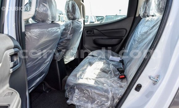 Acheter Import Voiture Mitsubishi L200 Blanc à Import - Dubai, Zambie Acheter Import Voiture Mitsubishi L200 Blanc à Import - Dubai, Zambie