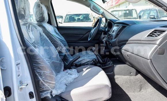 Acheter Import Voiture Mitsubishi L200 Blanc à Import - Dubai, Zambie Acheter Import Voiture Mitsubishi L200 Blanc à Import - Dubai, Zambie