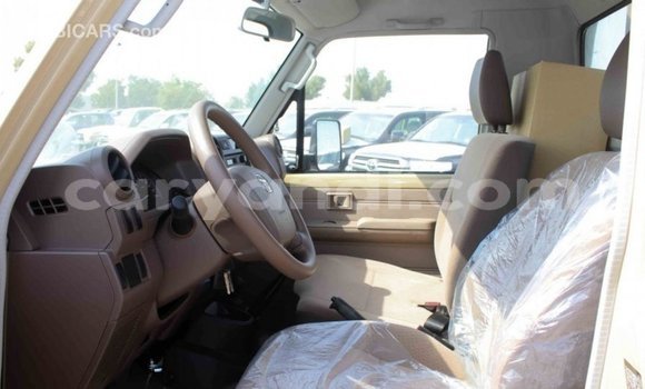 Acheter Import Voiture Toyota Land Cruiser Beige à Import - Dubai, Zambie Acheter Import Voiture Toyota Land Cruiser Beige à Import - Dubai, Zambie