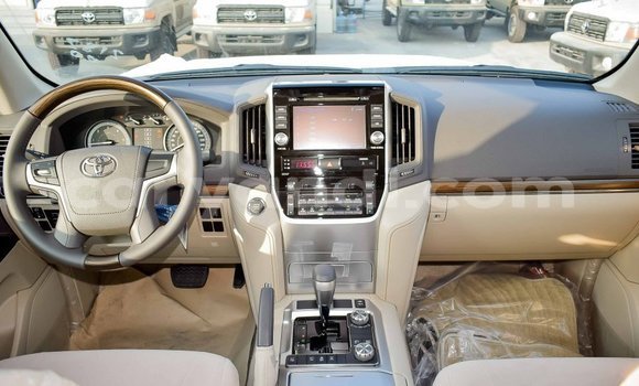 Acheter Import Voiture Toyota Land Cruiser Blanc à Import - Dubai, Zambie Acheter Import Voiture Toyota Land Cruiser Blanc à Import - Dubai, Zambie