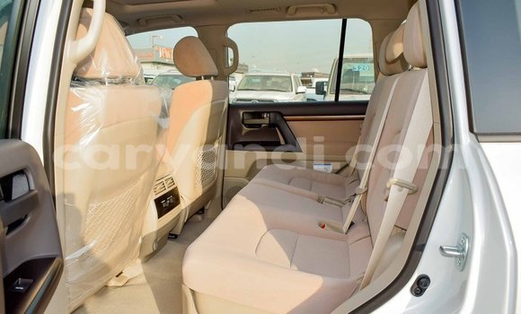 Acheter Import Voiture Toyota Land Cruiser Blanc à Import - Dubai, Zambie Acheter Import Voiture Toyota Land Cruiser Blanc à Import - Dubai, Zambie