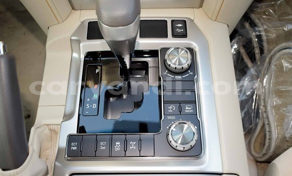 Acheter Import Voiture Toyota Land Cruiser Blanc à Import - Dubai, Zambie Acheter Import Voiture Toyota Land Cruiser Blanc à Import - Dubai, Zambie