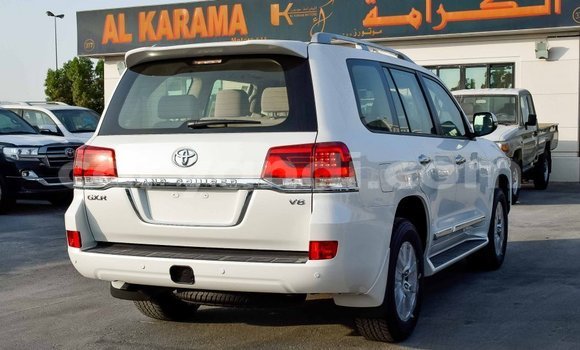 Acheter Import Voiture Toyota Land Cruiser Blanc à Import - Dubai, Zambie Acheter Import Voiture Toyota Land Cruiser Blanc à Import - Dubai, Zambie