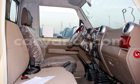 Acheter Import Voiture Toyota Land Cruiser Beige à Import - Dubai, Zambie Acheter Import Voiture Toyota Land Cruiser Beige à Import - Dubai, Zambie