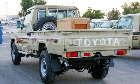 Acheter Import Voiture Toyota Land Cruiser Beige à Import - Dubai, Zambie Acheter Import Voiture Toyota Land Cruiser Beige à Import - Dubai, Zambie