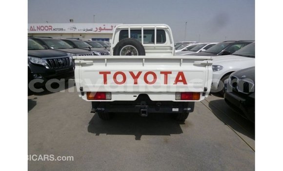 Nunua Imported Toyota Land Cruiser Nyeupe Gari ndani ya Import - Dubai nchini Zambia Nunua Imported Toyota Land Cruiser Nyeupe Gari ndani ya Import - Dubai nchini Zambia