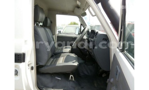 Nunua Imported Toyota Land Cruiser Nyeupe Gari ndani ya Import - Dubai nchini Zambia Nunua Imported Toyota Land Cruiser Nyeupe Gari ndani ya Import - Dubai nchini Zambia