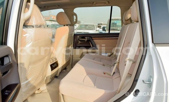 Acheter Import Voiture Toyota Land Cruiser Blanc à Import - Dubai, Zambie Acheter Import Voiture Toyota Land Cruiser Blanc à Import - Dubai, Zambie