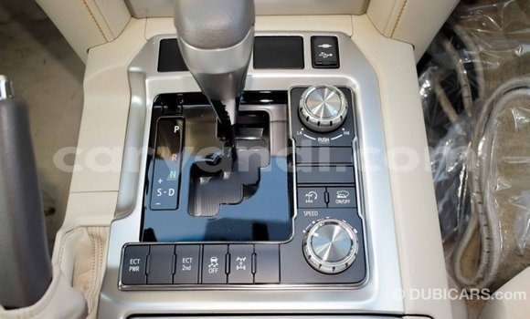 Acheter Import Voiture Toyota Land Cruiser Blanc à Import - Dubai, Zambie Acheter Import Voiture Toyota Land Cruiser Blanc à Import - Dubai, Zambie