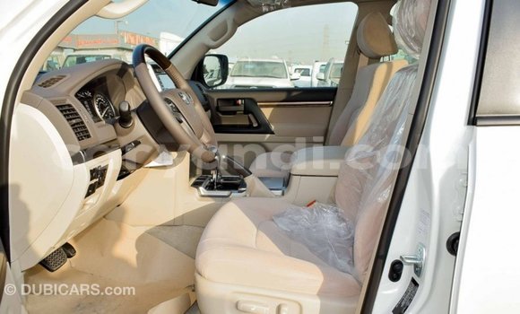 Acheter Import Voiture Toyota Land Cruiser Blanc à Import - Dubai, Zambie Acheter Import Voiture Toyota Land Cruiser Blanc à Import - Dubai, Zambie