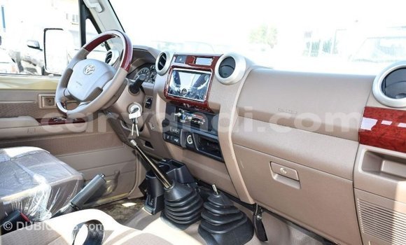 Acheter Import Voiture Toyota Land Cruiser Beige à Import - Dubai, Zambie Acheter Import Voiture Toyota Land Cruiser Beige à Import - Dubai, Zambie