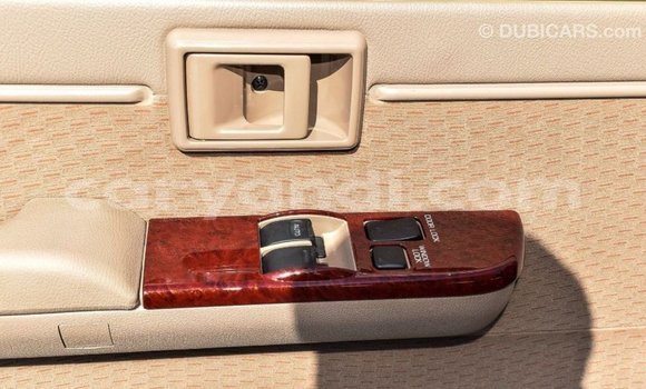 Acheter Import Voiture Toyota Land Cruiser Beige à Import - Dubai, Zambie Acheter Import Voiture Toyota Land Cruiser Beige à Import - Dubai, Zambie