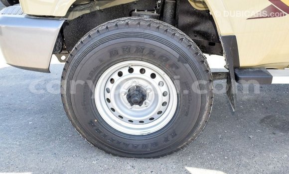 Acheter Import Voiture Toyota Land Cruiser Beige à Import - Dubai, Zambie Acheter Import Voiture Toyota Land Cruiser Beige à Import - Dubai, Zambie