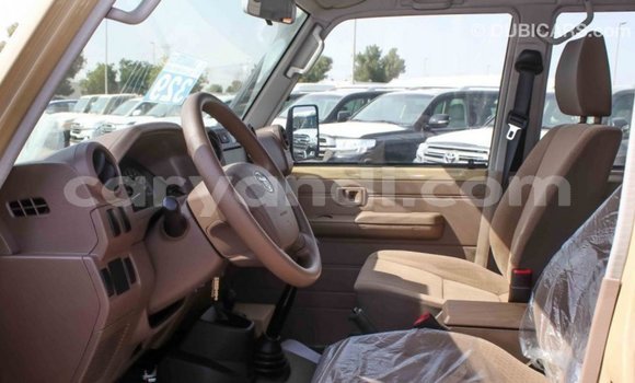 Acheter Import Voiture Toyota Land Cruiser Beige à Import - Dubai, Zambie Acheter Import Voiture Toyota Land Cruiser Beige à Import - Dubai, Zambie