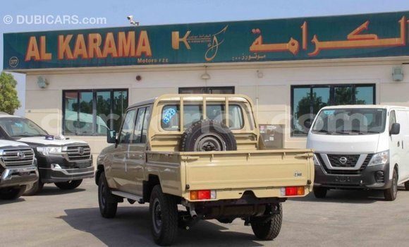Acheter Import Voiture Toyota Land Cruiser Beige à Import - Dubai, Zambie Acheter Import Voiture Toyota Land Cruiser Beige à Import - Dubai, Zambie