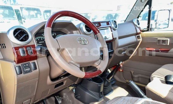 Acheter Import Voiture Toyota Land Cruiser Beige à Import - Dubai, Zambie Acheter Import Voiture Toyota Land Cruiser Beige à Import - Dubai, Zambie