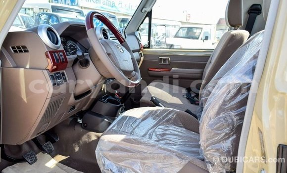 Acheter Import Voiture Toyota Land Cruiser Beige à Import - Dubai, Zambie Acheter Import Voiture Toyota Land Cruiser Beige à Import - Dubai, Zambie