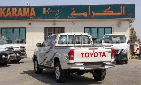 Nunua Imported Toyota Hilux Nyeupe Gari ndani ya Import - Dubai nchini Zambia Nunua Imported Toyota Hilux Nyeupe Gari ndani ya Import - Dubai nchini Zambia