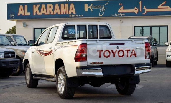 Acheter Import Voiture Toyota Hilux Blanc à Import - Dubai, Zambie Acheter Import Voiture Toyota Hilux Blanc à Import - Dubai, Zambie