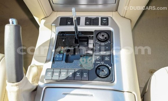Acheter Import Voiture Toyota Land Cruiser Blanc à Import - Dubai, Zambie Acheter Import Voiture Toyota Land Cruiser Blanc à Import - Dubai, Zambie