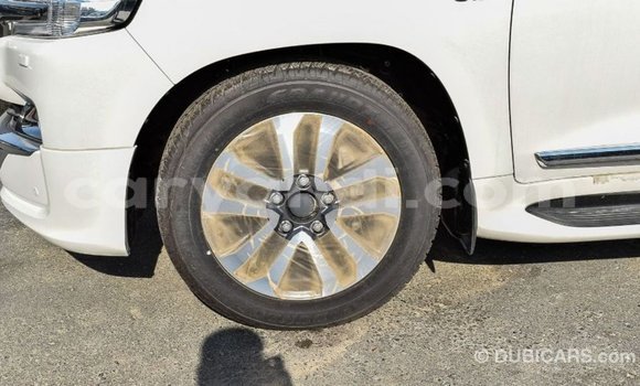 Acheter Import Voiture Toyota Land Cruiser Blanc à Import - Dubai, Zambie Acheter Import Voiture Toyota Land Cruiser Blanc à Import - Dubai, Zambie