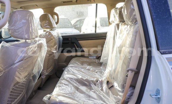 Acheter Import Voiture Toyota Land Cruiser Blanc à Import - Dubai, Zambie Acheter Import Voiture Toyota Land Cruiser Blanc à Import - Dubai, Zambie