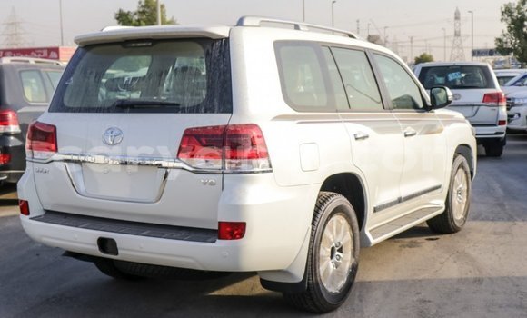 Acheter Import Voiture Toyota Land Cruiser Blanc à Import - Dubai, Zambie Acheter Import Voiture Toyota Land Cruiser Blanc à Import - Dubai, Zambie
