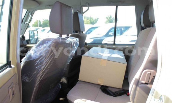 Acheter Import Voiture Toyota Land Cruiser Beige à Import - Dubai, Zambie Acheter Import Voiture Toyota Land Cruiser Beige à Import - Dubai, Zambie