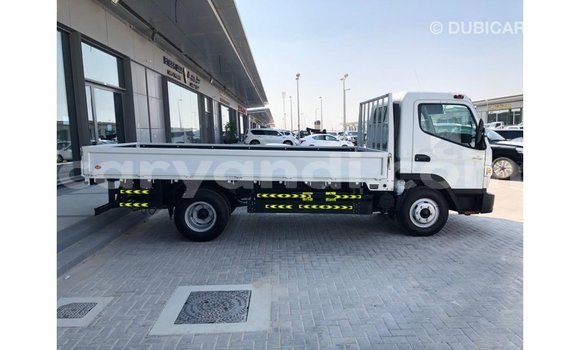 Acheter Import Utilitaire Mitsubishi Canter Blanc à Import - Dubai, Zambie Acheter Import Utilitaire Mitsubishi Canter Blanc à Import - Dubai, Zambie