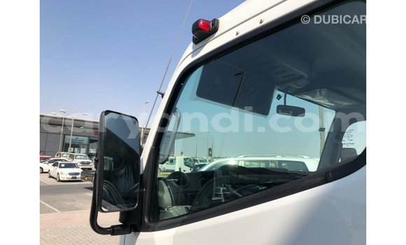 Acheter Import Utilitaire Mitsubishi Canter Blanc à Import - Dubai, Zambie Acheter Import Utilitaire Mitsubishi Canter Blanc à Import - Dubai, Zambie
