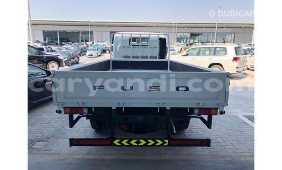 Acheter Import Utilitaire Mitsubishi Canter Blanc à Import - Dubai, Zambie Acheter Import Utilitaire Mitsubishi Canter Blanc à Import - Dubai, Zambie