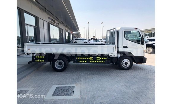 Acheter Import Utilitaire Mitsubishi Canter Blanc à Import - Dubai, Zambie Acheter Import Utilitaire Mitsubishi Canter Blanc à Import - Dubai, Zambie
