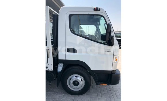 Acheter Import Utilitaire Mitsubishi Canter Blanc à Import - Dubai, Zambie Acheter Import Utilitaire Mitsubishi Canter Blanc à Import - Dubai, Zambie