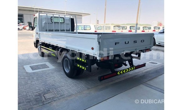 Acheter Import Utilitaire Mitsubishi Canter Blanc à Import - Dubai, Zambie Acheter Import Utilitaire Mitsubishi Canter Blanc à Import - Dubai, Zambie