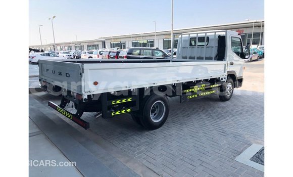 Acheter Import Utilitaire Mitsubishi Canter Blanc à Import - Dubai, Zambie Acheter Import Utilitaire Mitsubishi Canter Blanc à Import - Dubai, Zambie