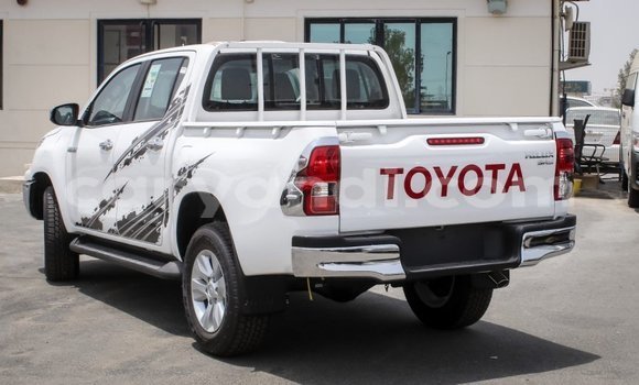 Acheter Import Voiture Toyota Hilux Blanc à Import - Dubai, Zambie Acheter Import Voiture Toyota Hilux Blanc à Import - Dubai, Zambie