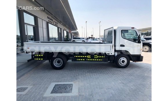 Acheter Import Utilitaire Mitsubishi Canter Blanc à Import - Dubai, Zambie Acheter Import Utilitaire Mitsubishi Canter Blanc à Import - Dubai, Zambie