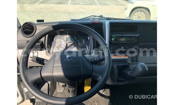 Acheter Import Utilitaire Mitsubishi Canter Blanc à Import - Dubai, Zambie Acheter Import Utilitaire Mitsubishi Canter Blanc à Import - Dubai, Zambie