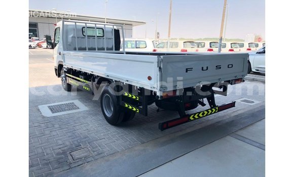 Acheter Import Utilitaire Mitsubishi Canter Blanc à Import - Dubai, Zambie Acheter Import Utilitaire Mitsubishi Canter Blanc à Import - Dubai, Zambie