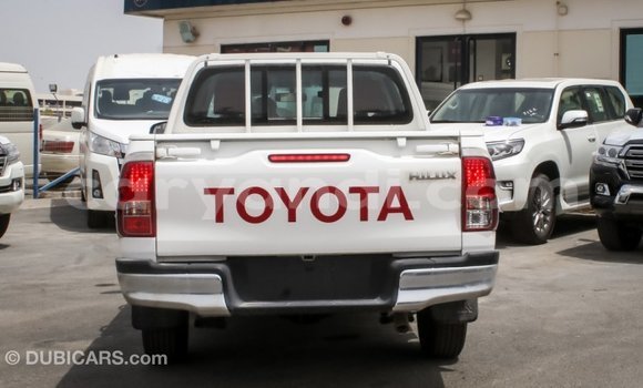 Acheter Import Voiture Toyota Hilux Blanc à Import - Dubai, Zambie Acheter Import Voiture Toyota Hilux Blanc à Import - Dubai, Zambie