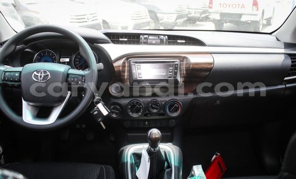 Acheter Import Voiture Toyota Hilux Blanc à Import - Dubai, Zambie Acheter Import Voiture Toyota Hilux Blanc à Import - Dubai, Zambie